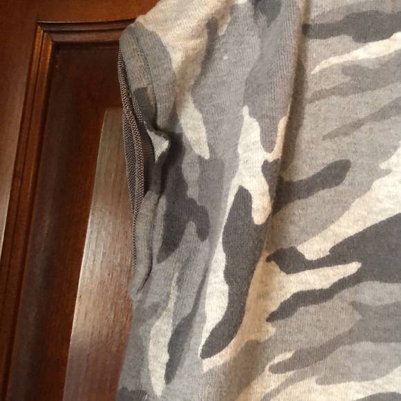 Vince Camuto Top - Picture 3 of 4